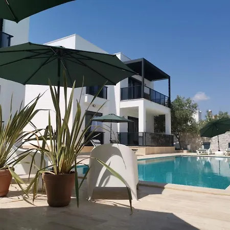 Apartmán 300m To 2 Bedroom Garden Floor Flat With Pool A1 - Yeni Dunya