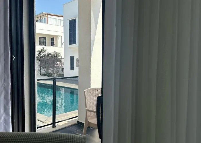 Διαμέρισμα 300m To 2 Bedroom Garden Floor Flat With Pool A1 - Yeni Duenya *