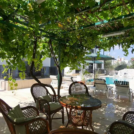 300m To 2 Bedroom Garden Floor Flat With Pool A1 - Yeni Duenya