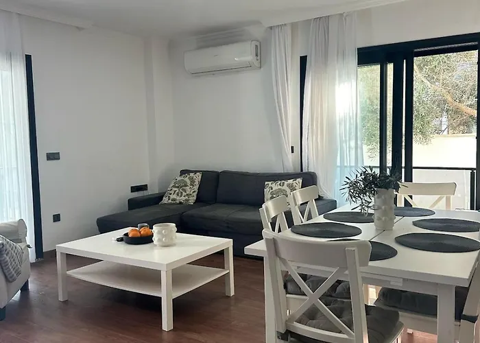 アパート 300m To 2 Bedroom Garden Floor Flat With Pool A1 - Yeni Duenya ボドルム