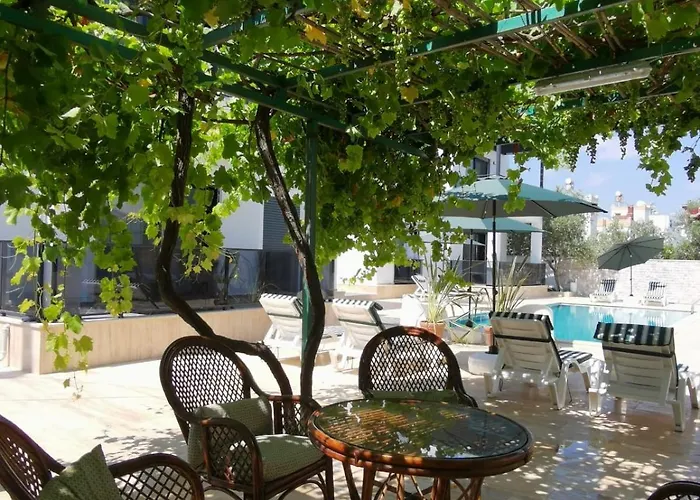 300m To 2 Bedroom Garden Floor Flat With Pool A1 - Yeni Dunya