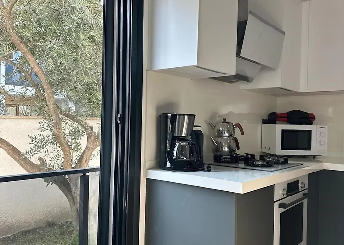 300m To 2 Bedroom Garden Floor Flat With Pool A1 - Yeni Dunya